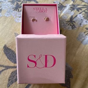 Star Struck Mismatch Studs *New* S&D